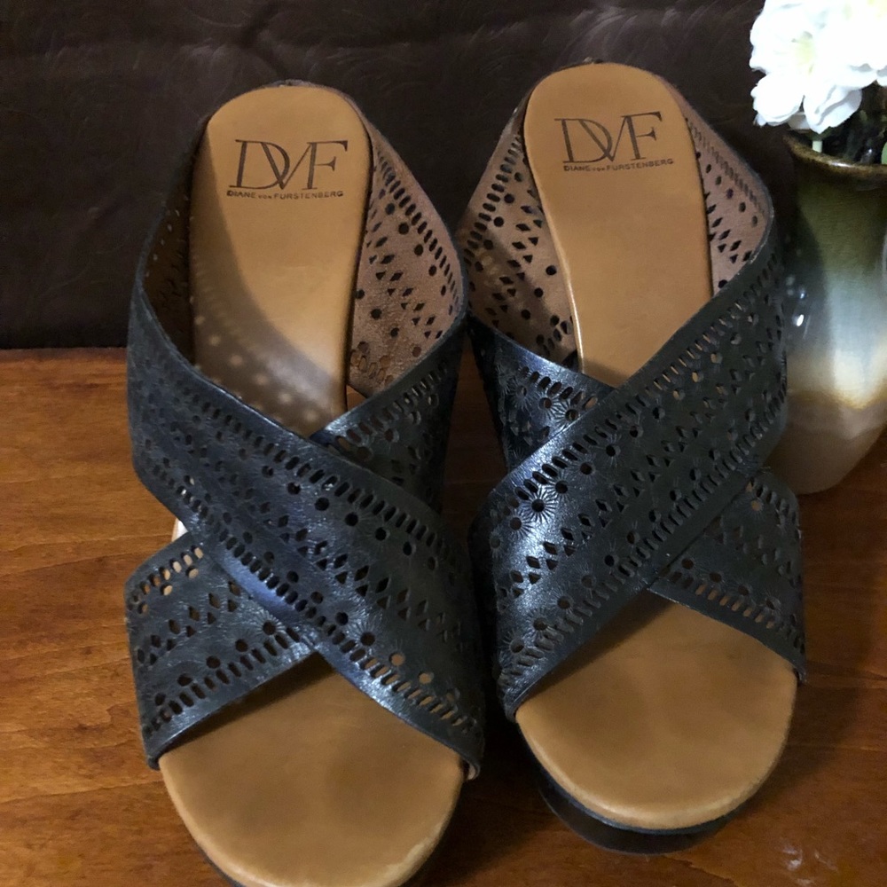 DIANE VON FURSTENBERG Mabel Wedge Sandal Heel 9